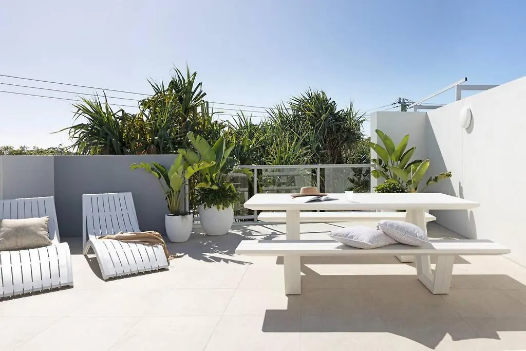 Villa Two Coolum, Opposite Beach, 4 Pools Coolum Beach