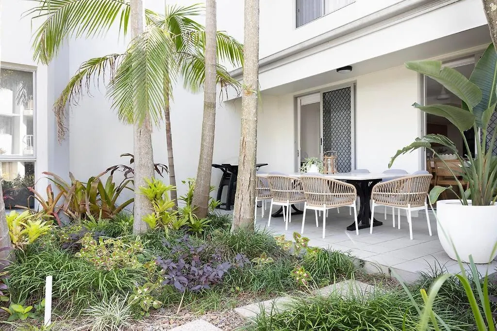 Villa Two Coolum, Opposite Beach, 4 Pools Coolum Beach Apartment